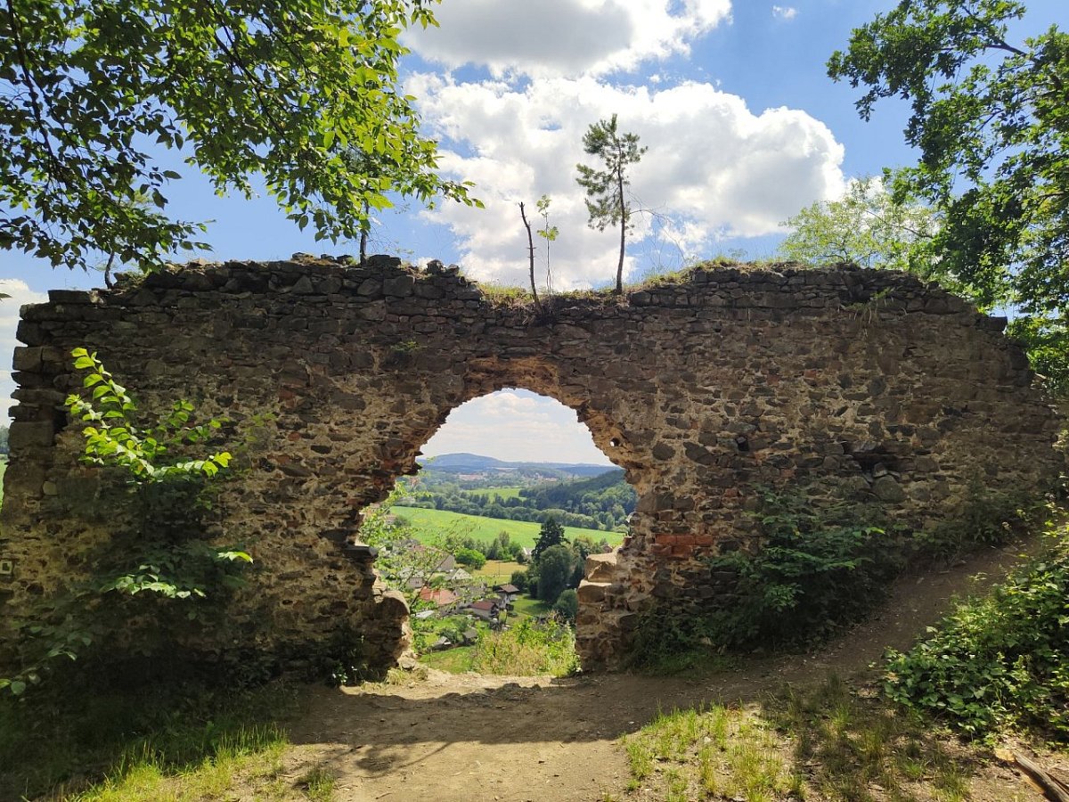 Zbořený Kostelec - zřícenina  (314&nbsp;m)